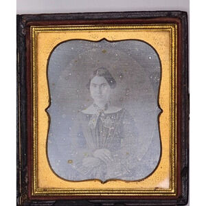 1/6th Plate Daguerreotype Of A Young Woman In A Complete Union Case